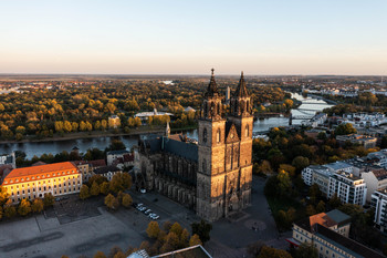 Dom mit Elbe in Magdeburg