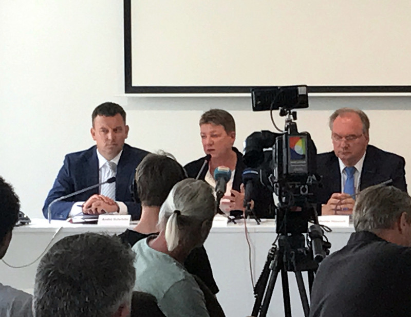 Pressekonferenz, vlnr.: Finanzminister André Schröder, Umweltministerin Claudia Dalbert, Ministerpräsident Dr. Reiner Haseloff