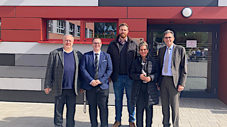 STARK III in Weißenfels, v.l.: Jörg Freiwald (Stadtratsvorsitzender), Christopher Hesselbarth (Schulleiter), Martin Papke (Oberbürgermeister), Elke Simon-Kuch (Landtagsabgeortnete), Rüdiger Malter (Finanzstaatssekretär)