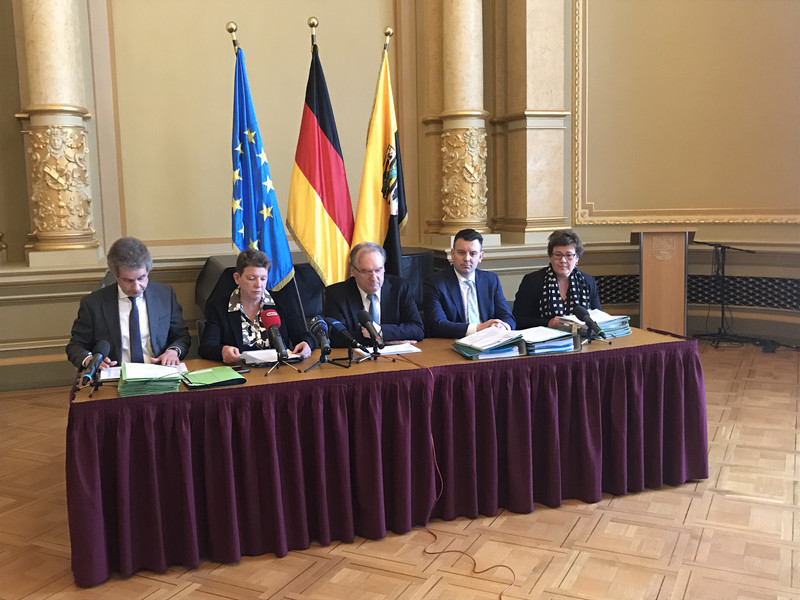Kabinettspressekonferenz - vlnr.: Regierungspressesprecher Schuppe, Ministerin Dalbert, Ministerpräsident Haseloff, Minister Schröder, Ministerin Grimm-Benne